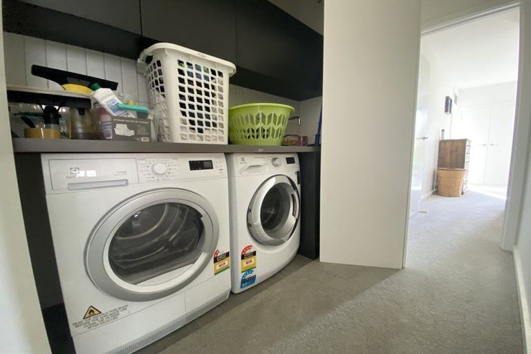 Photo of property in 2 Kotuku Lane, Jacks Point, Queenstown, 9371