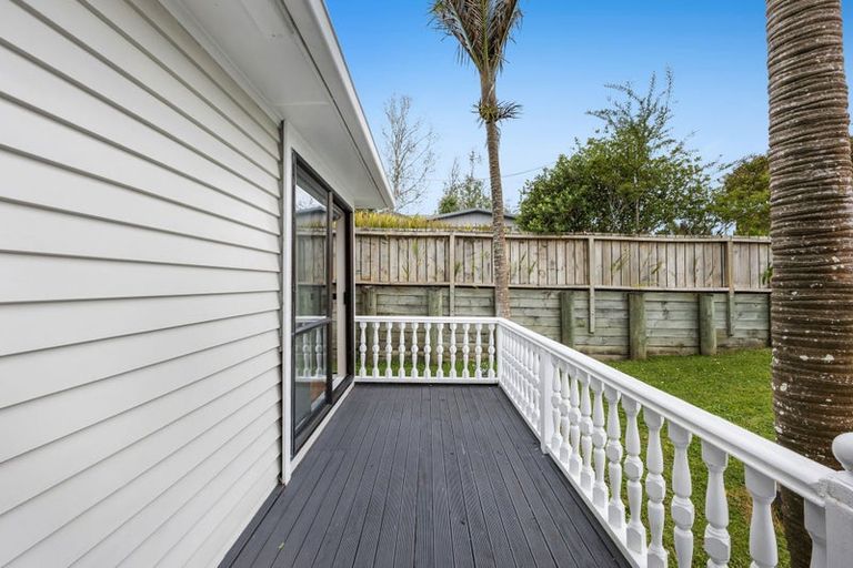 Photo of property in 1/27 Peach Road, Glenfield, Auckland, 0629
