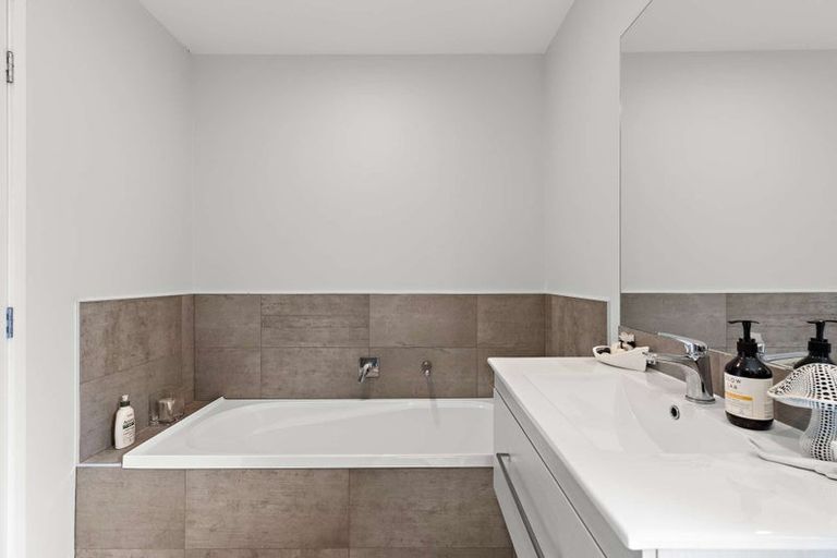 Photo of property in 8 Michelia Lane, Kaukapakapa, Helensville, 0875