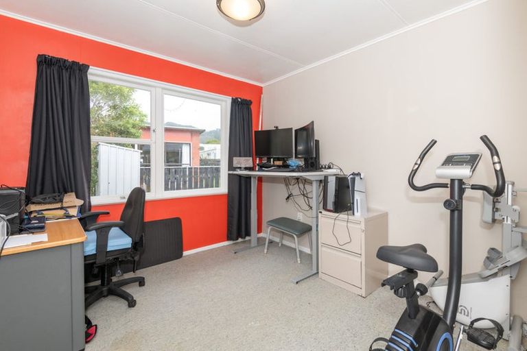 Photo of property in 5 The Strand, Wainuiomata, Lower Hutt, 5014