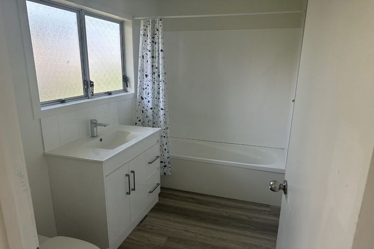 Photo of property in 1/29 Mon Desir Place, Manurewa, Auckland, 2102