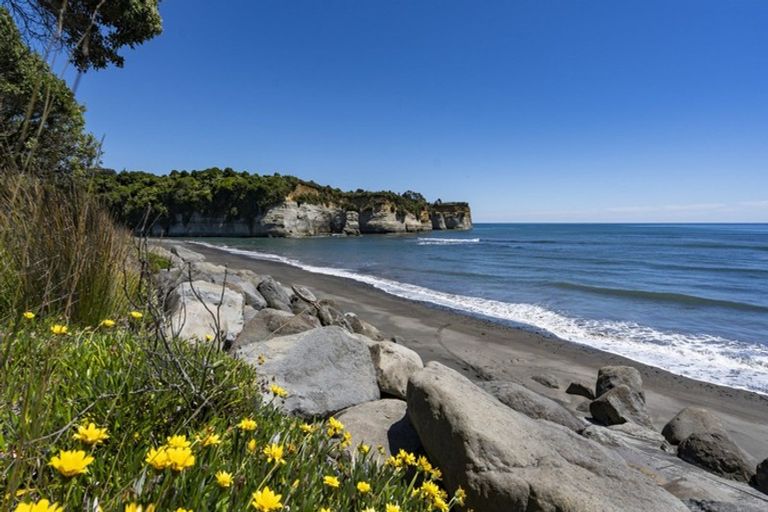 Photo of property in 51 Fifth Avenue, Urenui, 4377