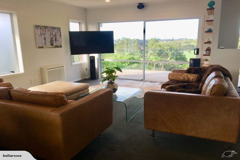 Photo of property in 85 Exmouth Road, Northcote, Auckland, 0627