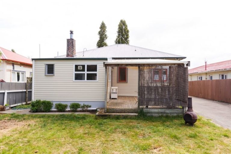Photo of property in 32 Colombo Street, Hokowhitu, Palmerston North, 4410