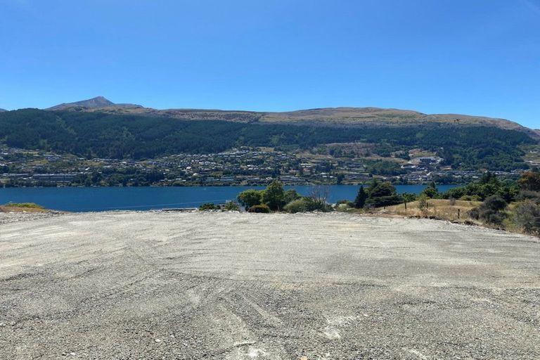 Photo of property in 5 Red Deer Rise, Kelvin Heights, Queenstown, 9300