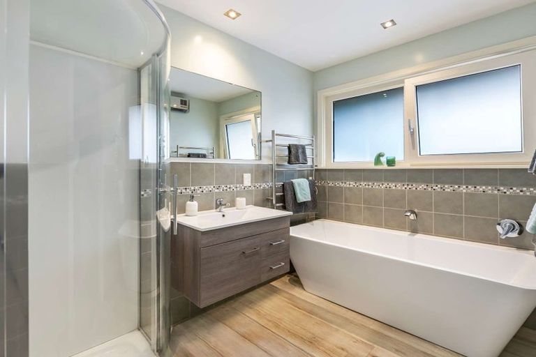 Photo of property in 14 Glenavon Place, Ilam, Christchurch, 8041