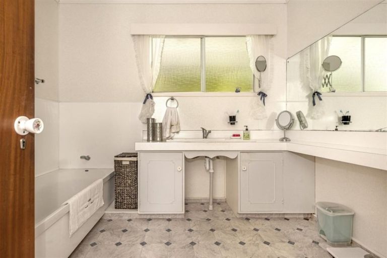 Photo of property in 31 Seddon Crescent, Whataupoko, Gisborne, 4010