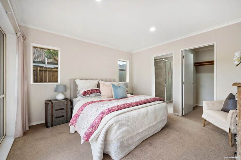 Photo of property in 50 Huntington Drive, Huntington Park, Auckland, 2013