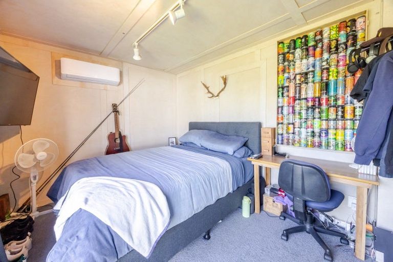 Photo of property in 21 Pitt Street, Clive, 4102