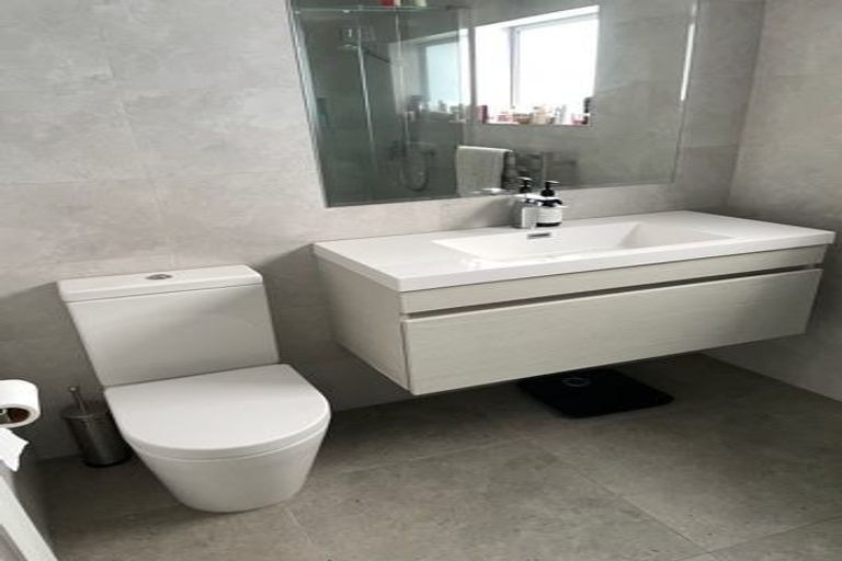 Photo of property in 11 Quibray Place, Botany Downs, Auckland, 2010