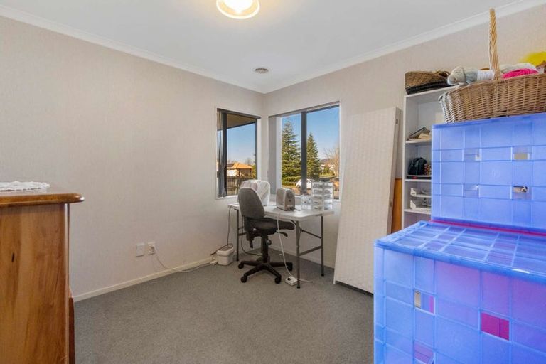 Photo of property in 5 Hoyte Place, Pukehangi, Rotorua, 3015