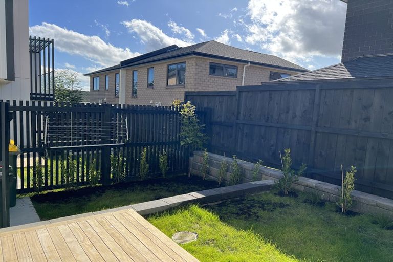 Photo of property in 5/11 Scanlen Terrace, Kelston, Auckland, 0602