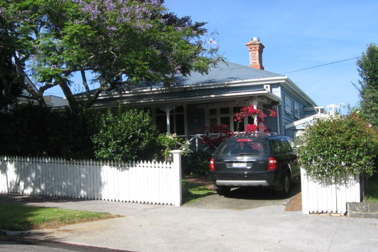 Photo of property in 16 Sentinel Road, Herne Bay, Auckland, 1011