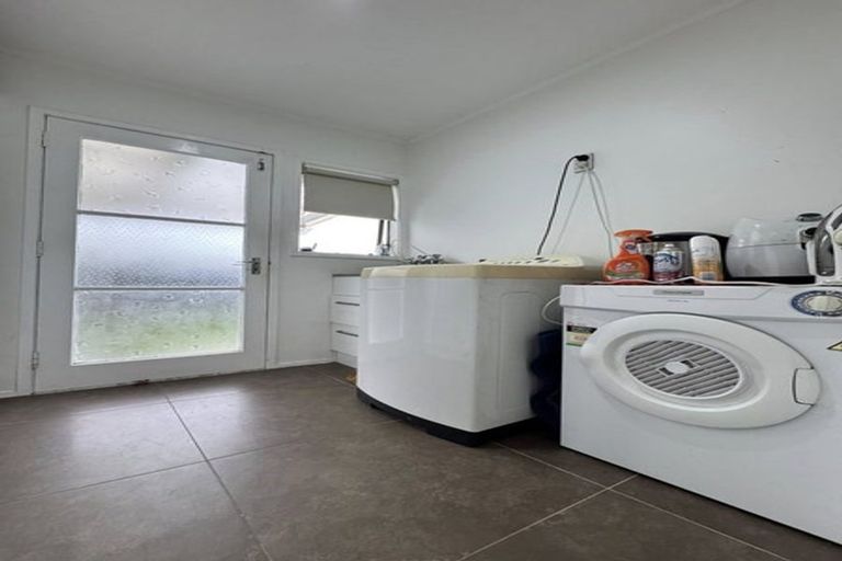 Photo of property in 100 Everglade Drive, Totara Heights, Auckland, 2105