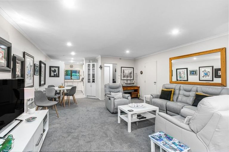 Photo of property in 5/102 Greenhithe Road, Greenhithe, Auckland, 0632