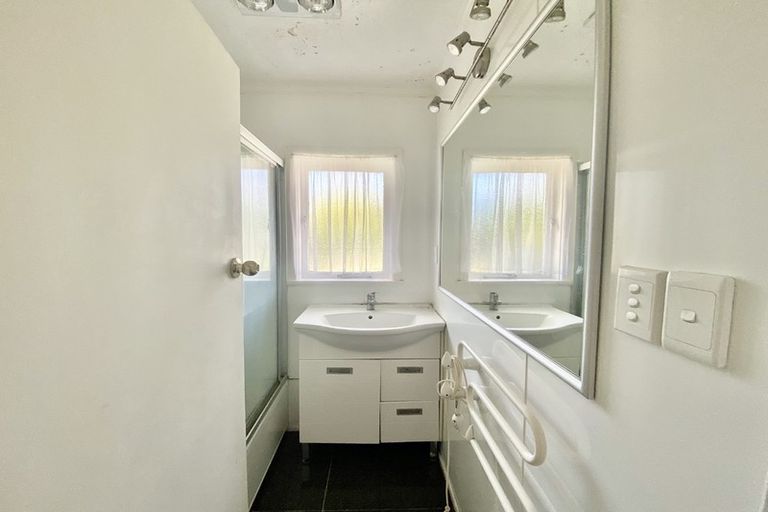 Photo of property in 22 Rollerson Street, Papakura, 2110