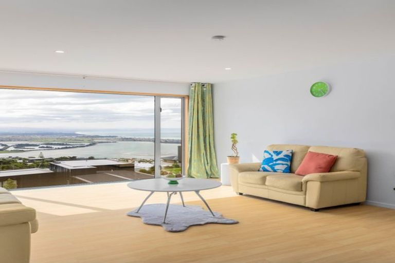 Photo of property in 5 Stoneyridge Close, Mount Pleasant, Christchurch, 8081