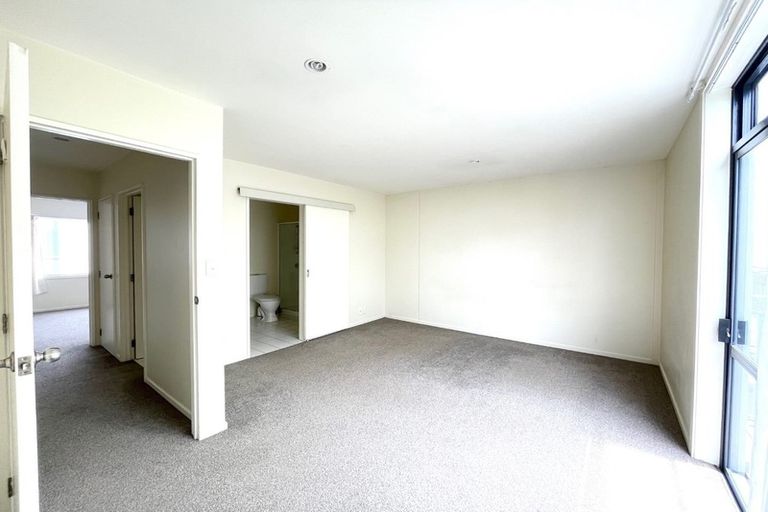 Photo of property in Krisley Court, 5/6 Ambrico Place, New Lynn, Auckland, 0600