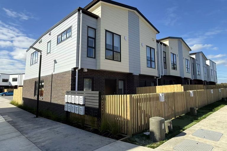 Photo of property in 3/35 Young Crescent, Drury, 2113