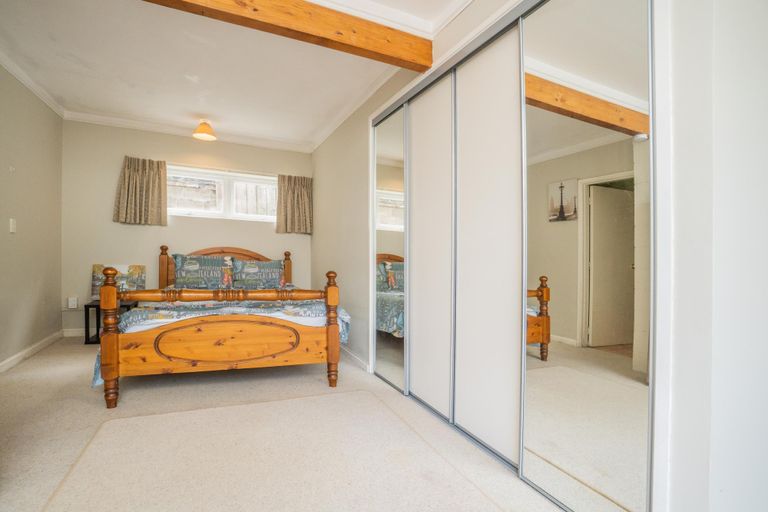 Photo of property in 6 Barker Rise, Northcross, Auckland, 0632