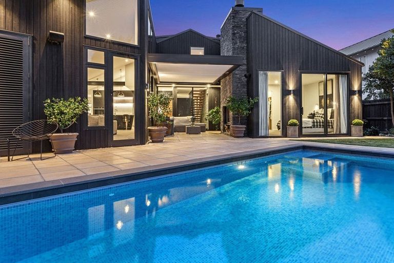 Photo of property in 10 Weka Street, Fendalton, Christchurch, 8041