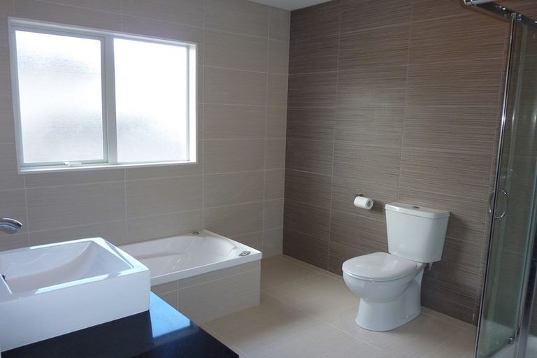 Photo of property in 10 Catlins Place, Fairview Heights, Auckland, 0632