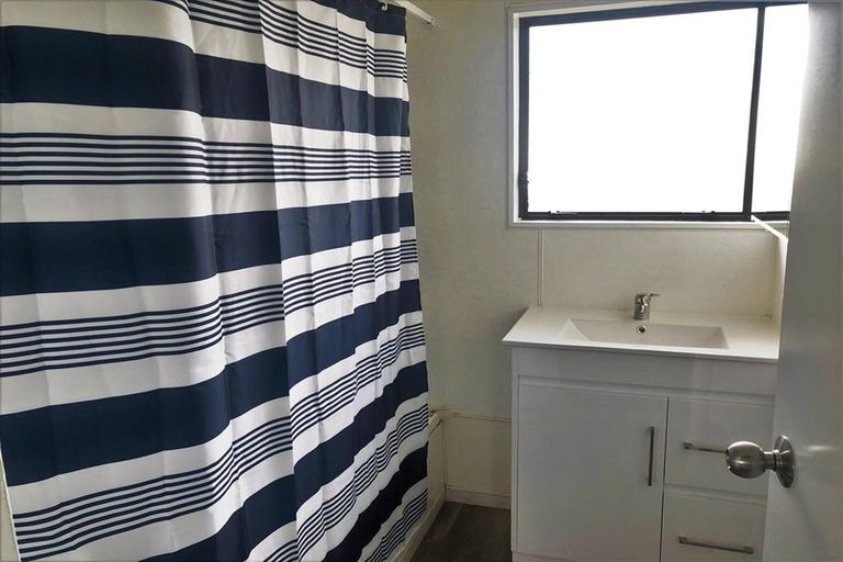 Photo of property in 2/45 Templeton Place, Clendon Park, Auckland, 2103