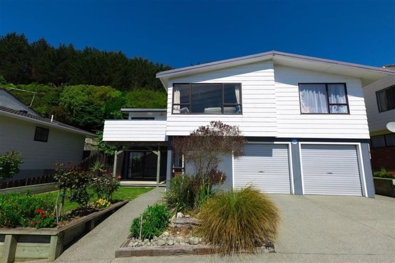 Photo of property in 53 Woodman Drive, Tawa, Wellington, 5028