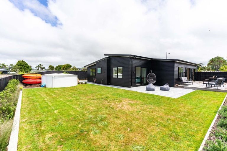 Photo of property in 37 William Gilbert Drive, Mangawhai, 0505