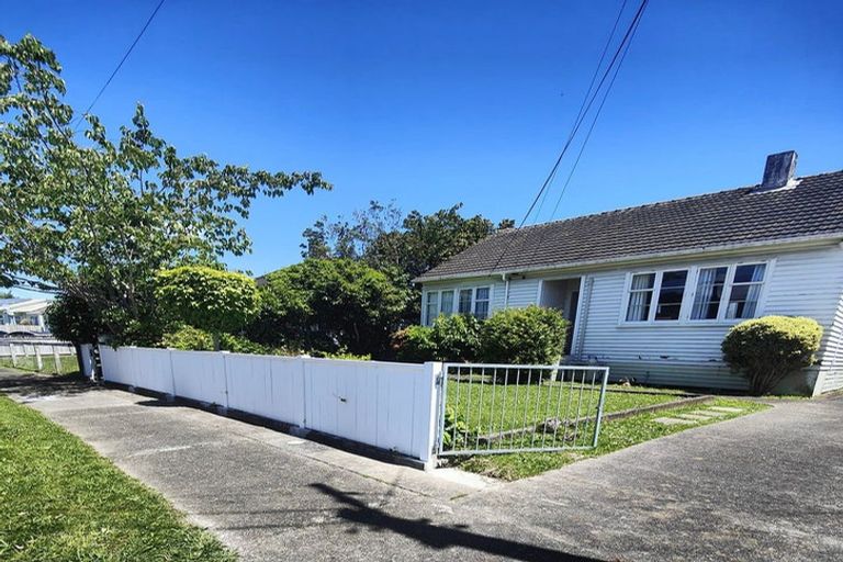 Photo of property in 15 Lockwood Crescent, Taita, Lower Hutt, 5011