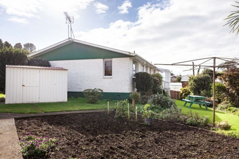 Photo of property in 19 Regent Place, Blagdon, New Plymouth, 4310
