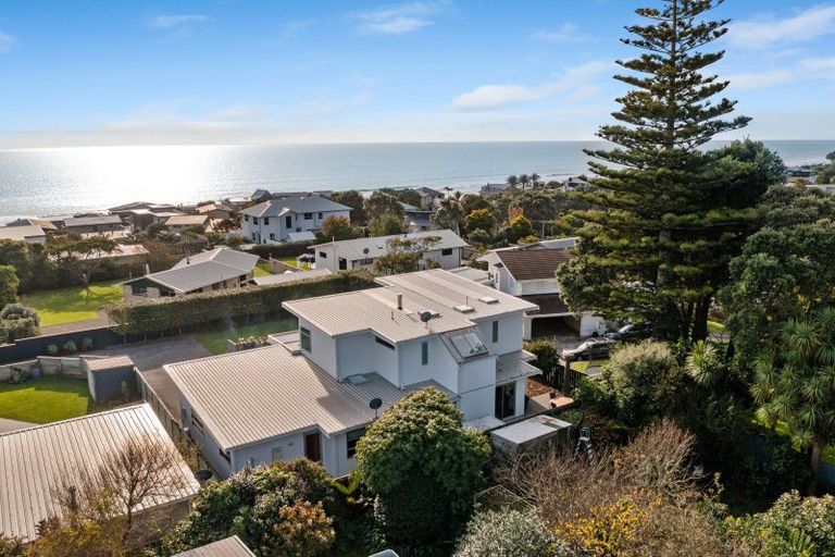 Photo of property in 17 Pitcairn Street, Oakura, 4314