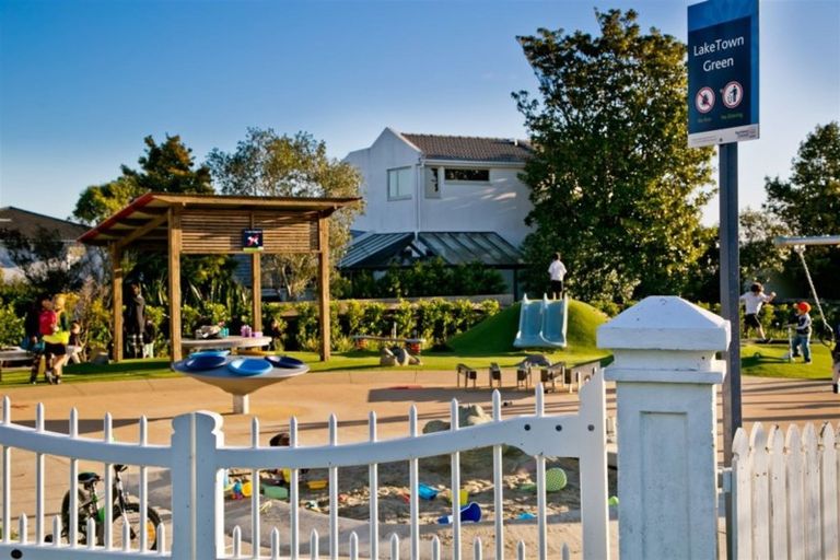 Photo of property in 15 Spencer Terrace, Hauraki, Auckland, 0622