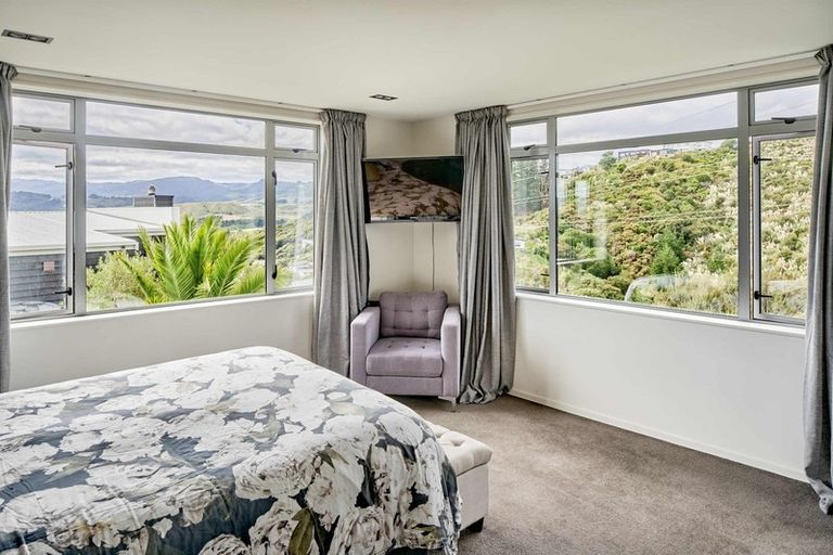 Photo of property in 35 Endeavour Drive, Whitby, Porirua, 5024