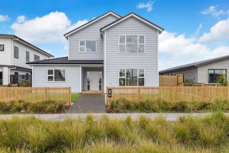 Photo of property in 8 Lavinias Way, Chartwell, Hamilton, 3210