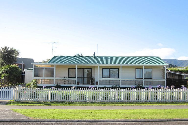 Photo of property in 13 Cobb Place, Otaki, 5512