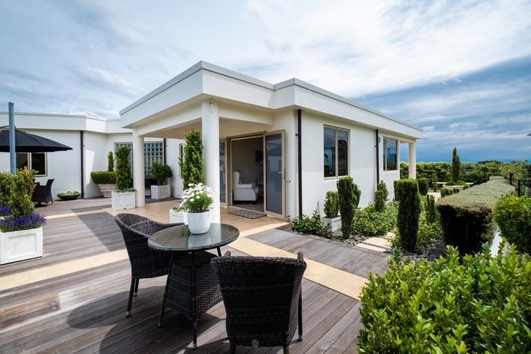 Photo of property in 53 Hikanui Drive, Havelock North, 4130