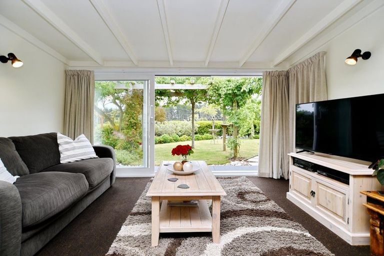 Photo of property in 28 Grierson Avenue, Amberley, 7481