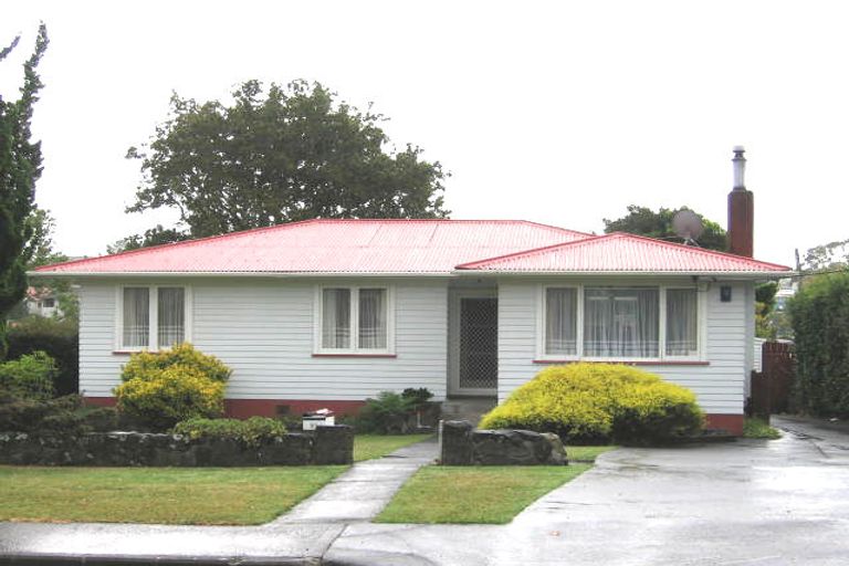 Photo of property in 81 Farquhar Road, Glendene, Auckland, 0602