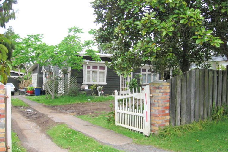 Photo of property in 46 Seymour Road, Sunnyvale, Auckland, 0612