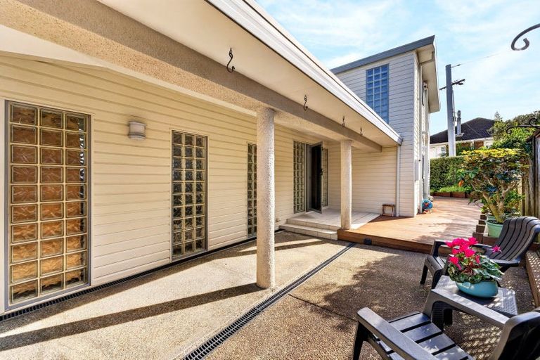 Photo of property in 2/51 Merani Street, Belmont, Auckland, 0622