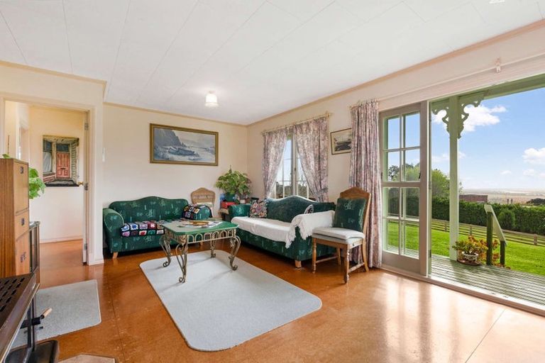 Photo of property in 5 Mcleod Road, South Head, Helensville, 0874