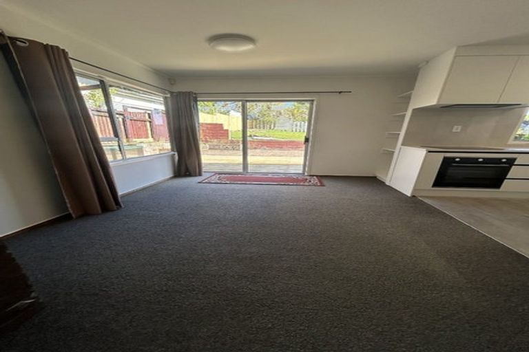Photo of property in 19 South Lynn Road, Titirangi, Auckland, 0604