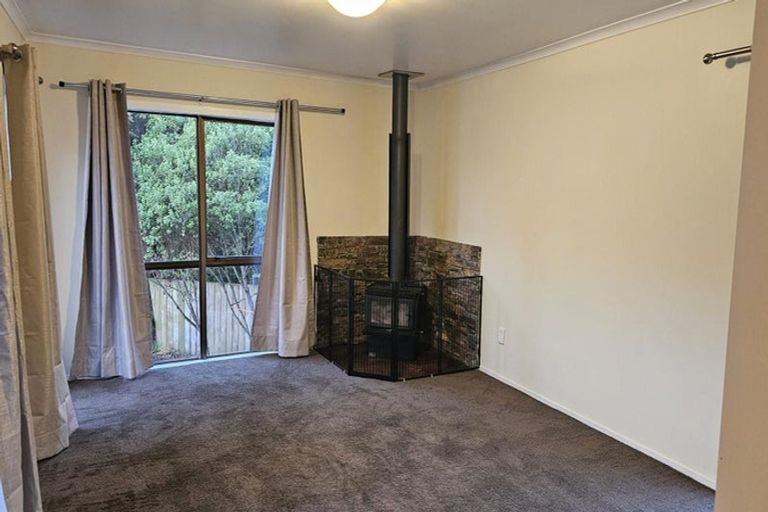 Photo of property in 82 Glen Road, Ranui, Auckland, 0612