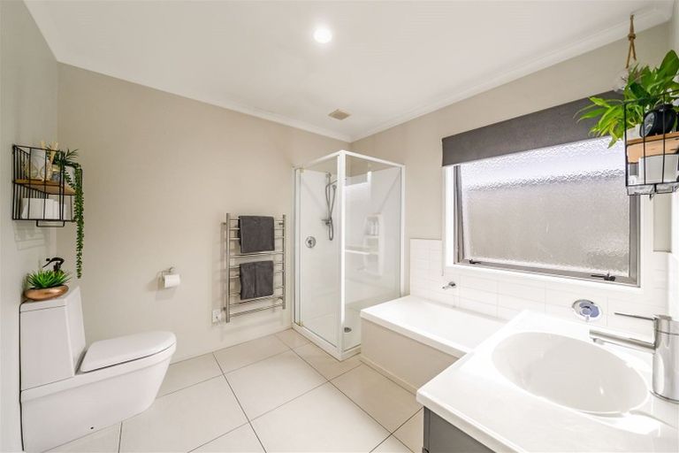 Photo of property in 3 Quartz Place, Brown Owl, Upper Hutt, 5018