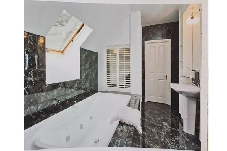 Photo of property in 3 Onemana Way, Te Atatu Peninsula, Auckland, 0610