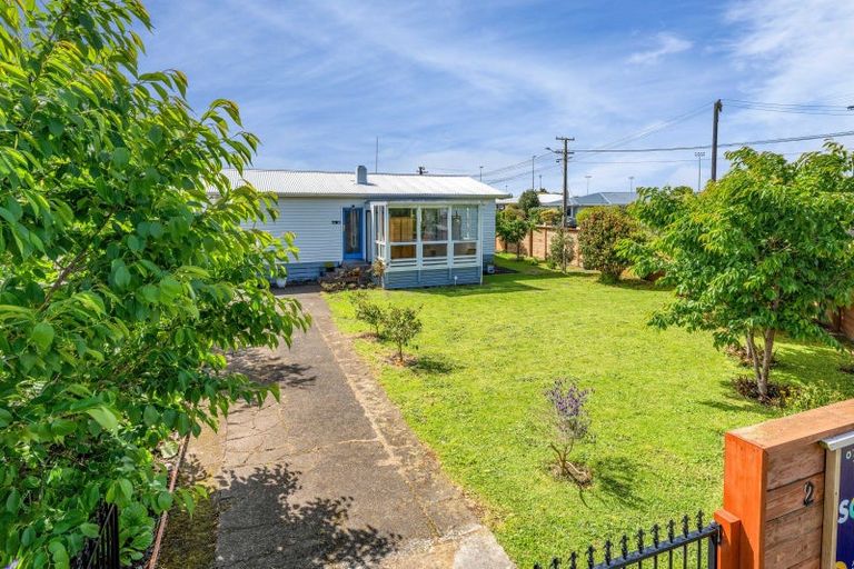 Photo of property in 2 Bone Crescent, Hawera, 4610