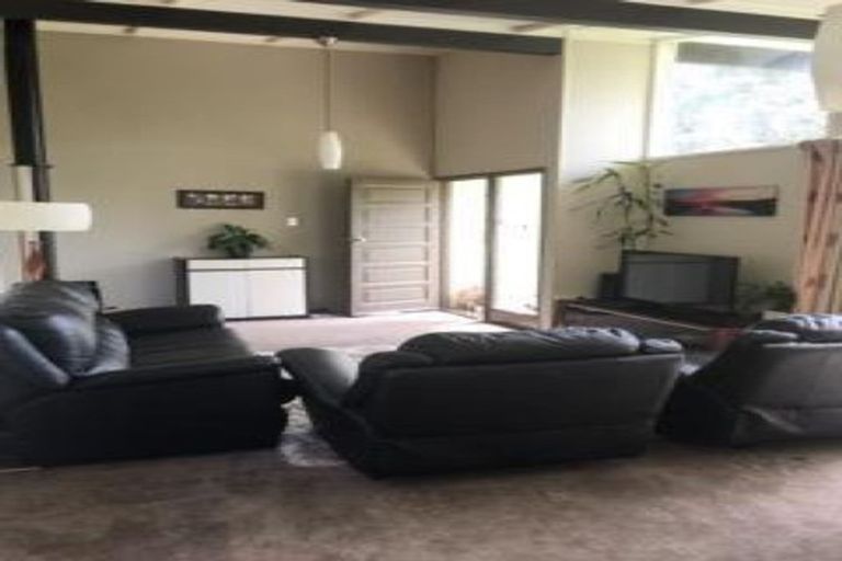 Photo of property in 16 Orton Street, Glenfield, Auckland, 0627