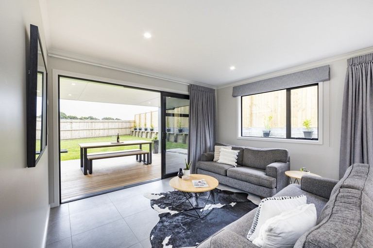 Photo of property in 49 Vaucluse Heights, Fitzherbert, Palmerston North, 4410