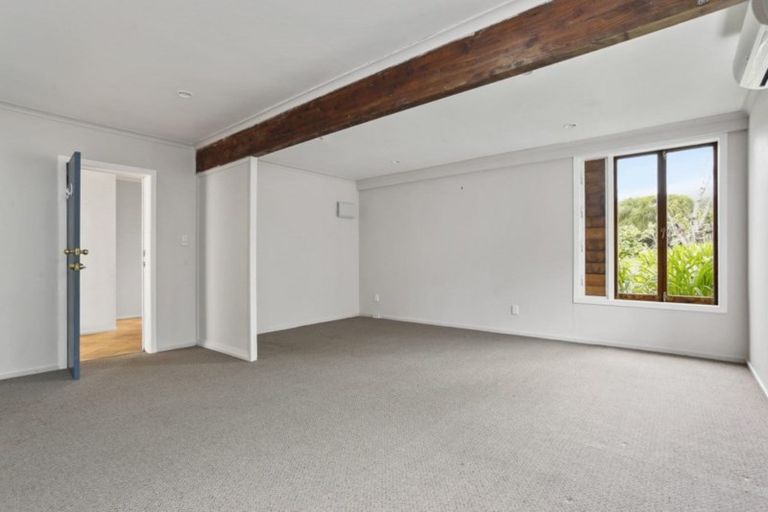 Photo of property in 5 Elgin Place, Red Beach, 0932